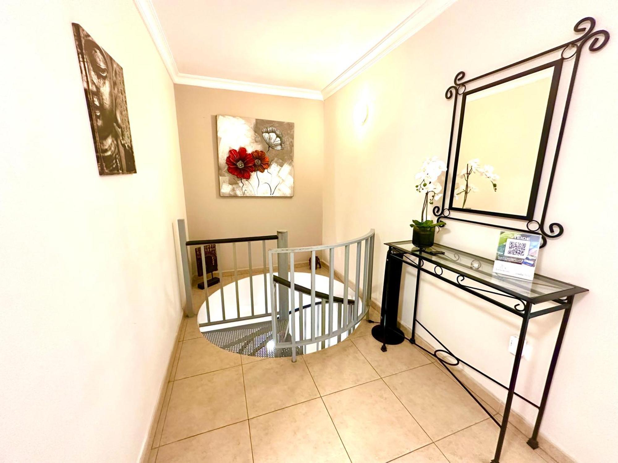 Apartment Charming 3 Bedroom *