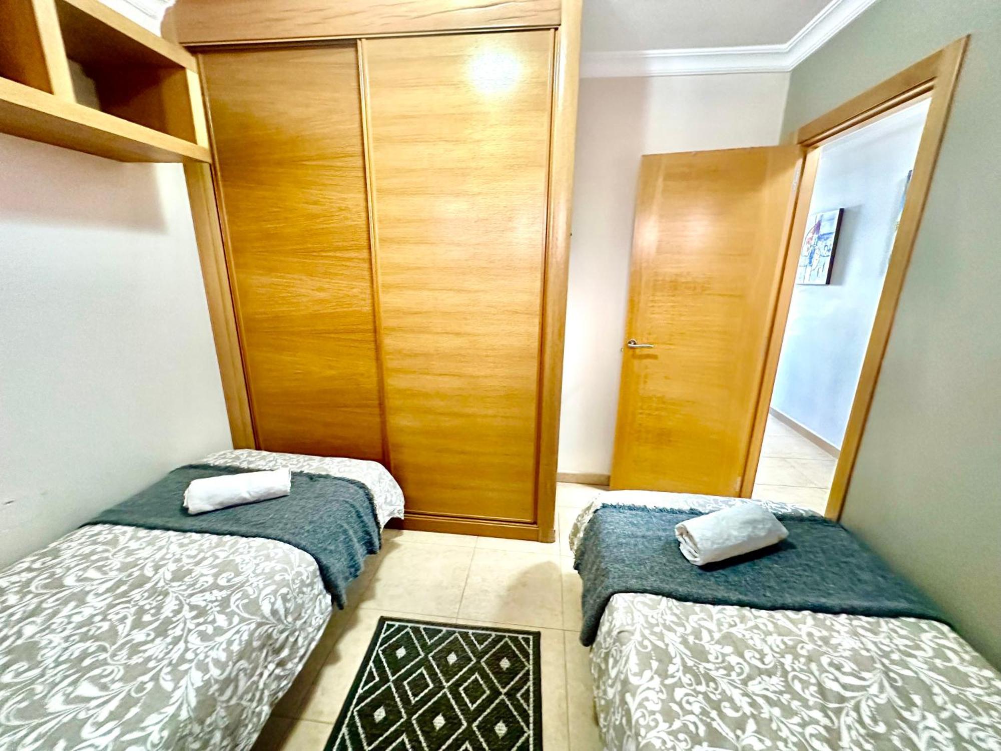 Apartment Charming 3 Bedroom *